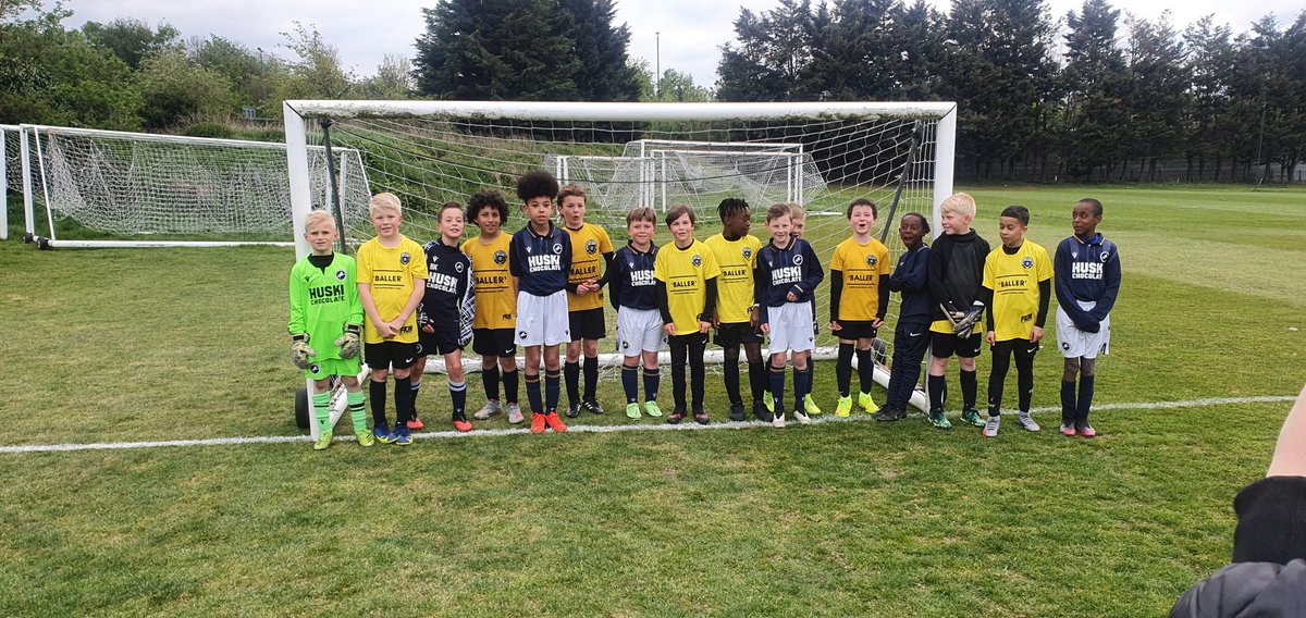 BalhamBallers's tweet photo. A last minute opportunity came up for our U9/10 boys to play Millwall U9 Academy and boy was it a cracking game. 

All types of skills on show and a whole lot of fun! 

Thank you to @MillwallFC &amp; our boy Gus for the invite! 

#LearnPlayEnjoy 
#Theballersway https://t.co/aUBOyStmxS