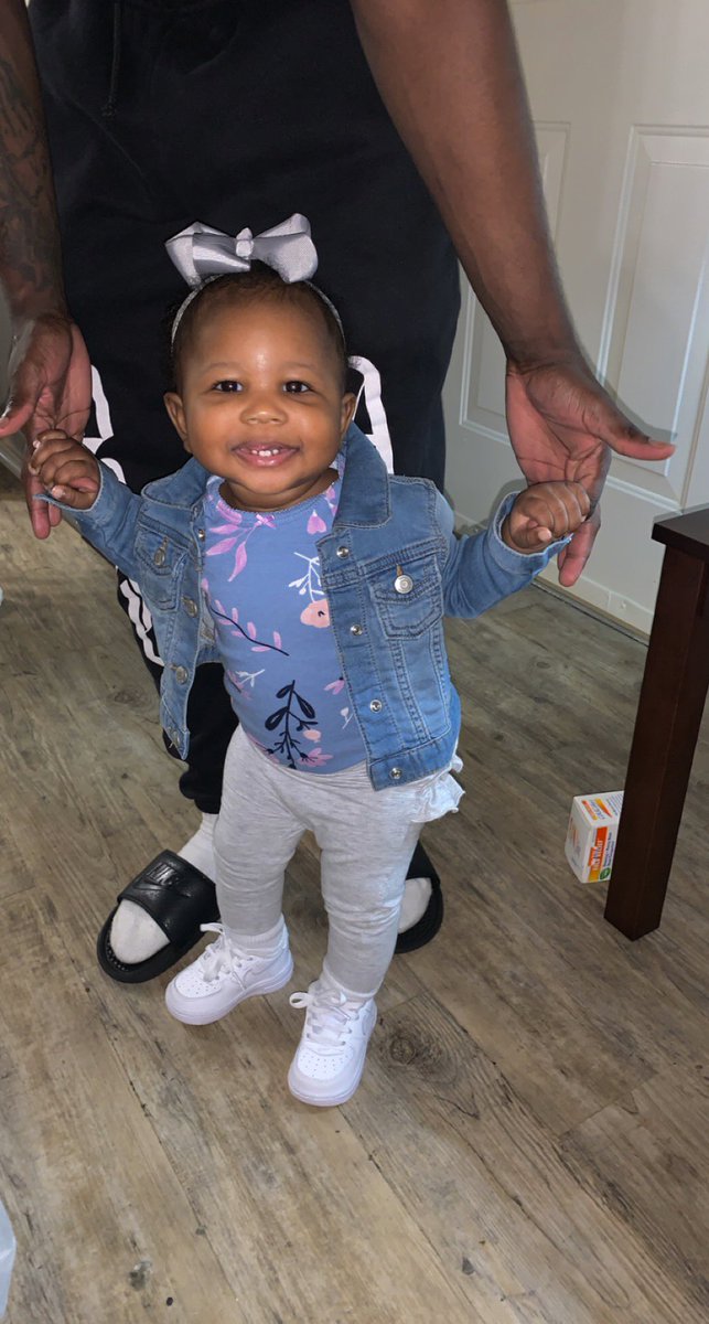 _RetroBudd's tweet photo. When it’s Friday but Daddy still make you go to school 🤣🤣 #Raelyn https://t.co/rnJH4ptsTC