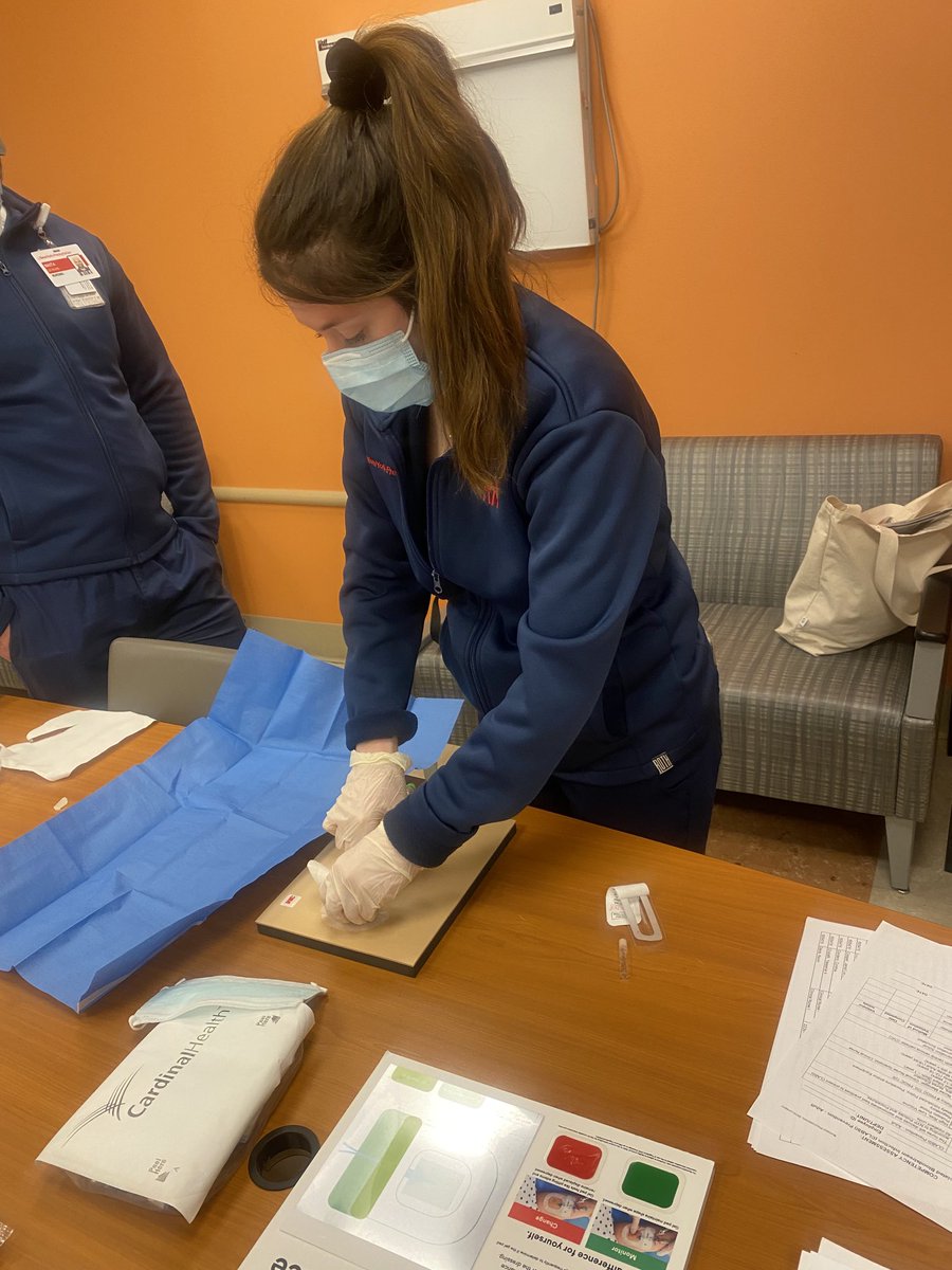 8gsneuroICUNYP's tweet photo. Stopping CLABSI in it’s tracks!!💪💪 Neuro ICU CLABSI champions and team at work. #sharingknowledge #CLABSIbundle #dressingchange ⁦@LucilleAustria⁩ ⁦⁦@eileen_eih9007⁩ https://t.co/9nJZrU4rPg