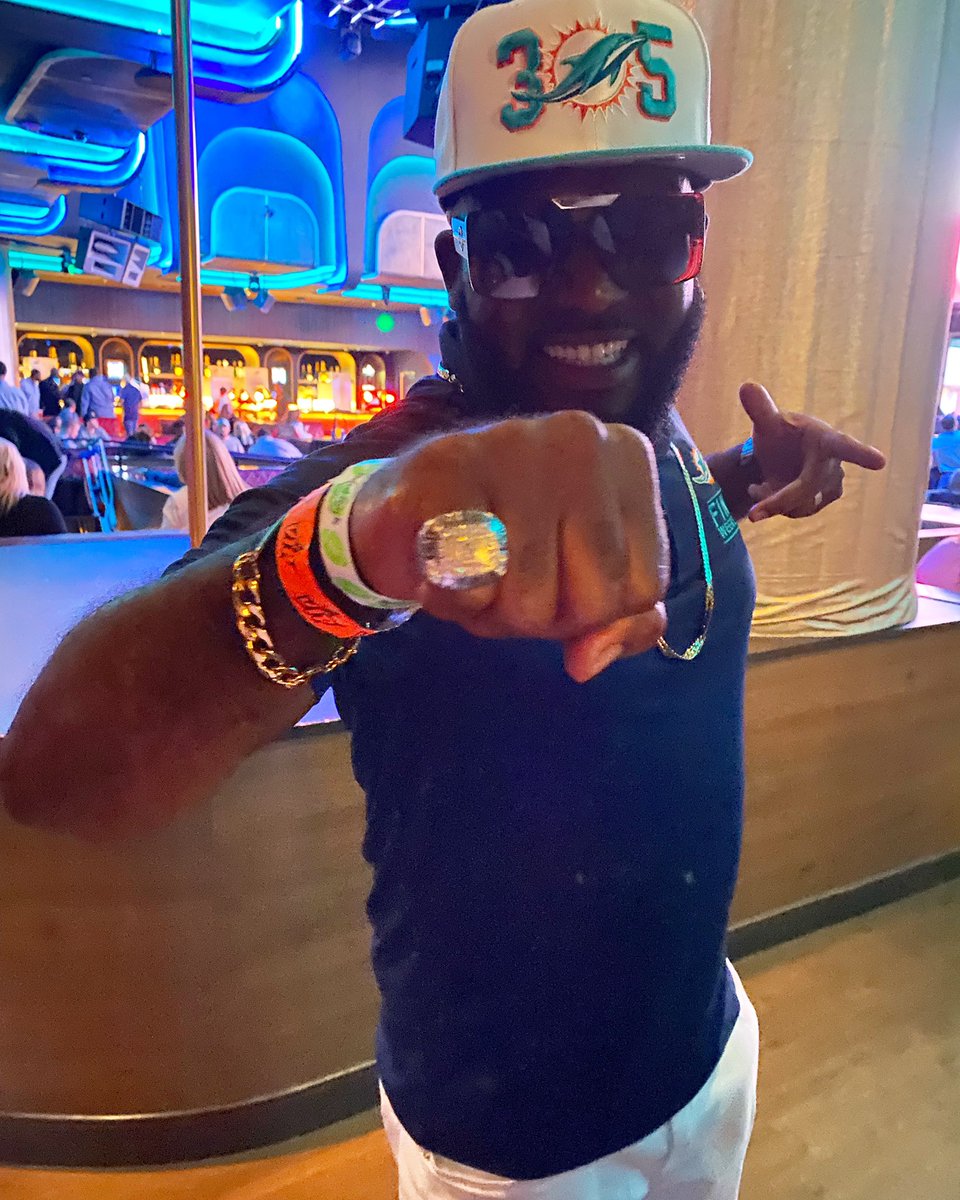 WMGarbageman's tweet photo. #305Update at 3:05
Wearing LT @TheLAMARkable36 91' championship ring
Miami's 22-0 Orange Bowl Classic victory over Nebraska for the 1991 National Championship
#VIPprivateParty #MiamiDolphins #MetroRailBoyz™️ https://t.co/WRsc0ZfiDl