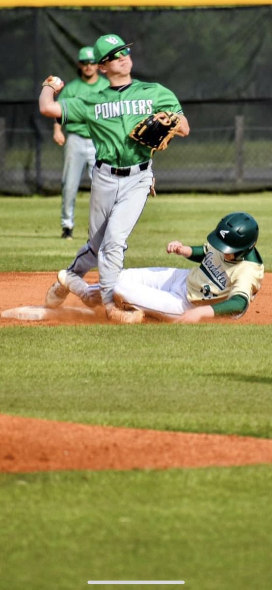 McKnzE15's tweet photo. Toughness. Toughness finds a way. Throw to 1B on a line. Results in a 6-4-3. Inning over. (hobbled off the field, kept playing) #betough https://t.co/TrrYtLvOBh