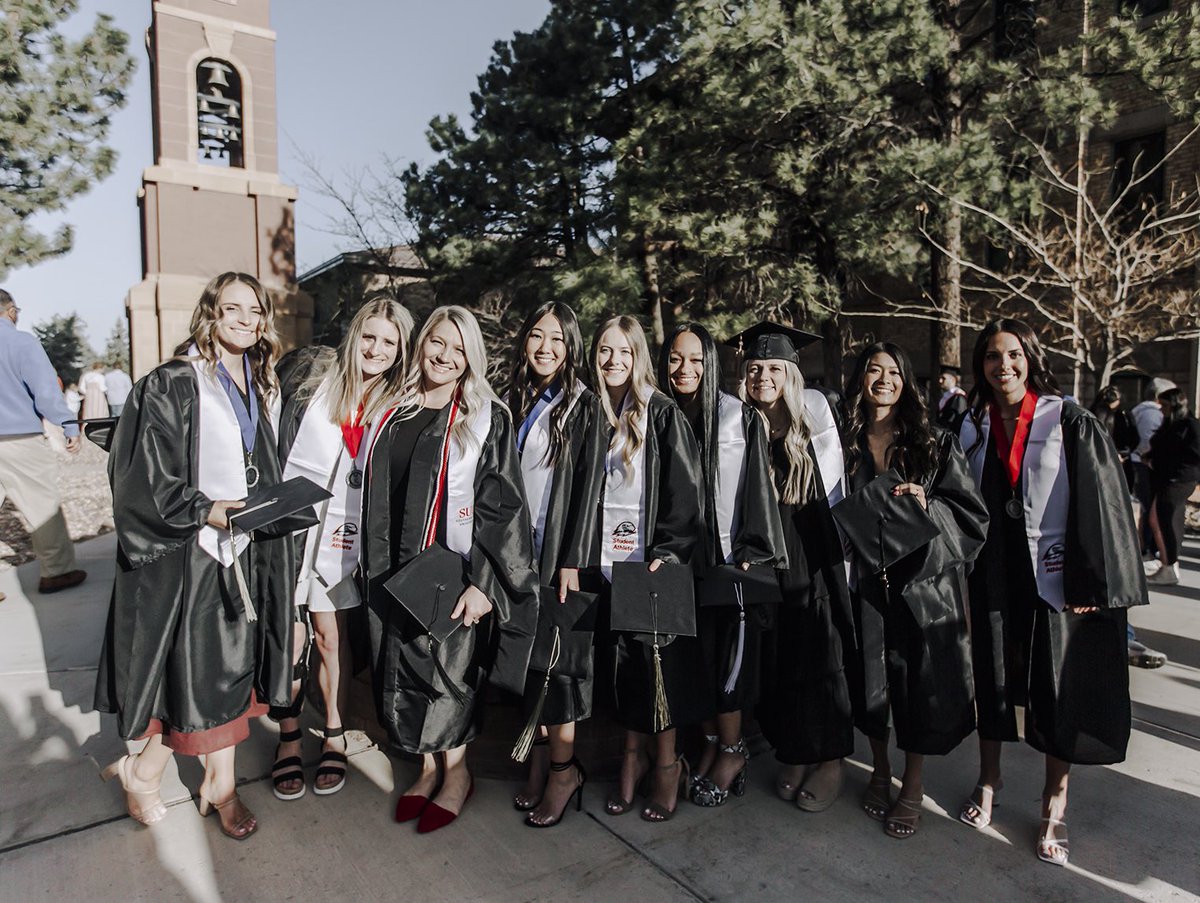 SUUThunderbirds's tweet photo. Celebrating our STUDENT-athletes and staff for taking a huge step toward their futures today 🎉⚡️

#StormTheSky https://t.co/JFUNniLELS