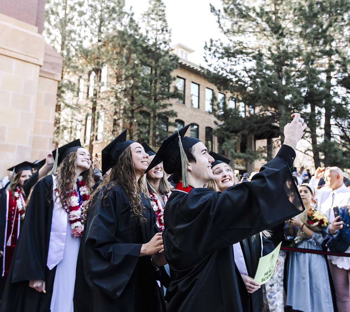 SUUThunderbirds's tweet photo. Celebrating our STUDENT-athletes and staff for taking a huge step toward their futures today 🎉⚡️

#StormTheSky https://t.co/JFUNniLELS