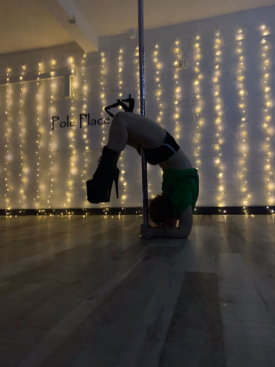 Chelle_HSocks's tweet photo. #poleplacehorsham @poleplace 
#bendingoverbackwards https://t.co/eMviozqTku