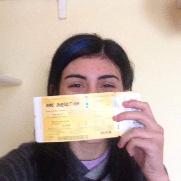 mercipourlefeu's tweet photo. #NotTheSameAsItWas 2013 (solo perché non trovo foto più vecchie) > 2018 (solo a causa del covid)
se avessi detto a quella bimba emozionata al cinema che avrebbe passato il suo 18esimo in prima fila ad un concerto di harry e che lui le avrebbe pure fatto gli auguri sarebbe svenuta https://t.co/0Qf1kAwAgE