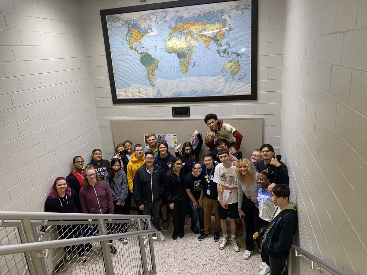 PresidentGrosse's tweet photo. Last day of student teaching with 2nd Hour Government! https://t.co/wXYbQl16W4
