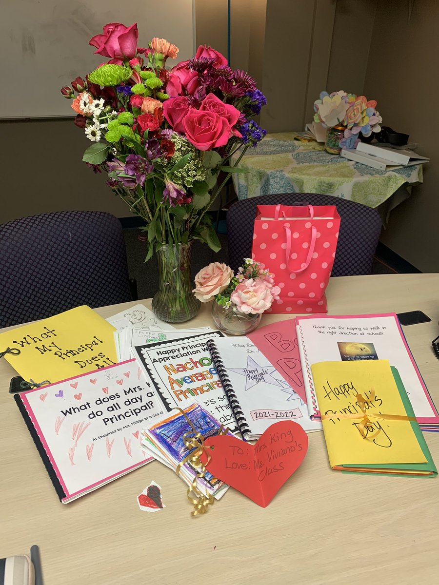 shannonking22's tweet photo. Feeling the love from the Parker students and staff this Principals’ Day ❤️@clintondalesch #clintondalecares #dragonfamily https://t.co/GmiSGIB0U4