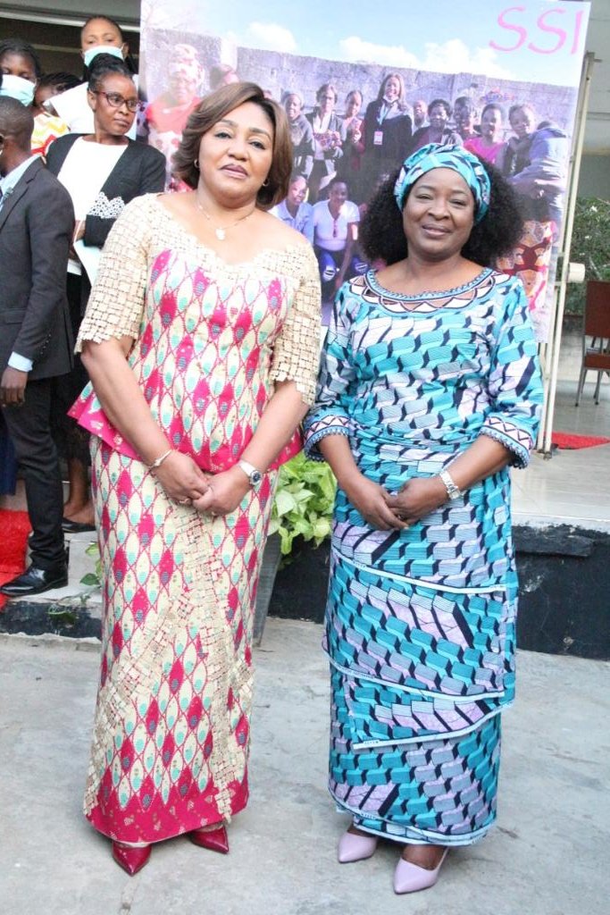 MrsHichilema's tweet photo. Greatly honoured to welcome the First Lady of the DRC, Madame Denise Nyakeru Tshisekedi. Her Excellency joined us on a visit to the 'Stay in School Initiative Project',which teaches women to sew reusable pads that are donated to vulnerable rural school girls.@DeniseNyakeru 🇿🇲 🇨🇩 https://t.co/WYZzWTaTuP