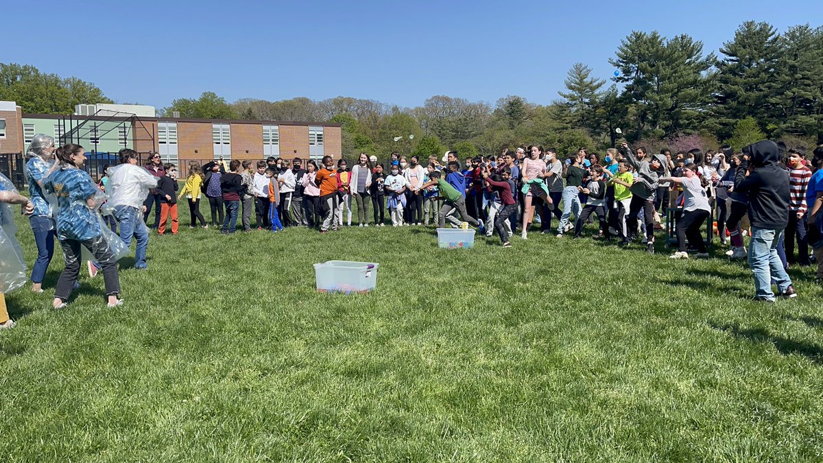 Thank you to the 5th grade for organizing this fun event! It was fabulous getting together with the entire school. Who doesn’t like water balloons? <a href="/FarmlandES/">Farmland Elementary</a> <a href="/tarheel_teach/">Ashley Thornton</a>