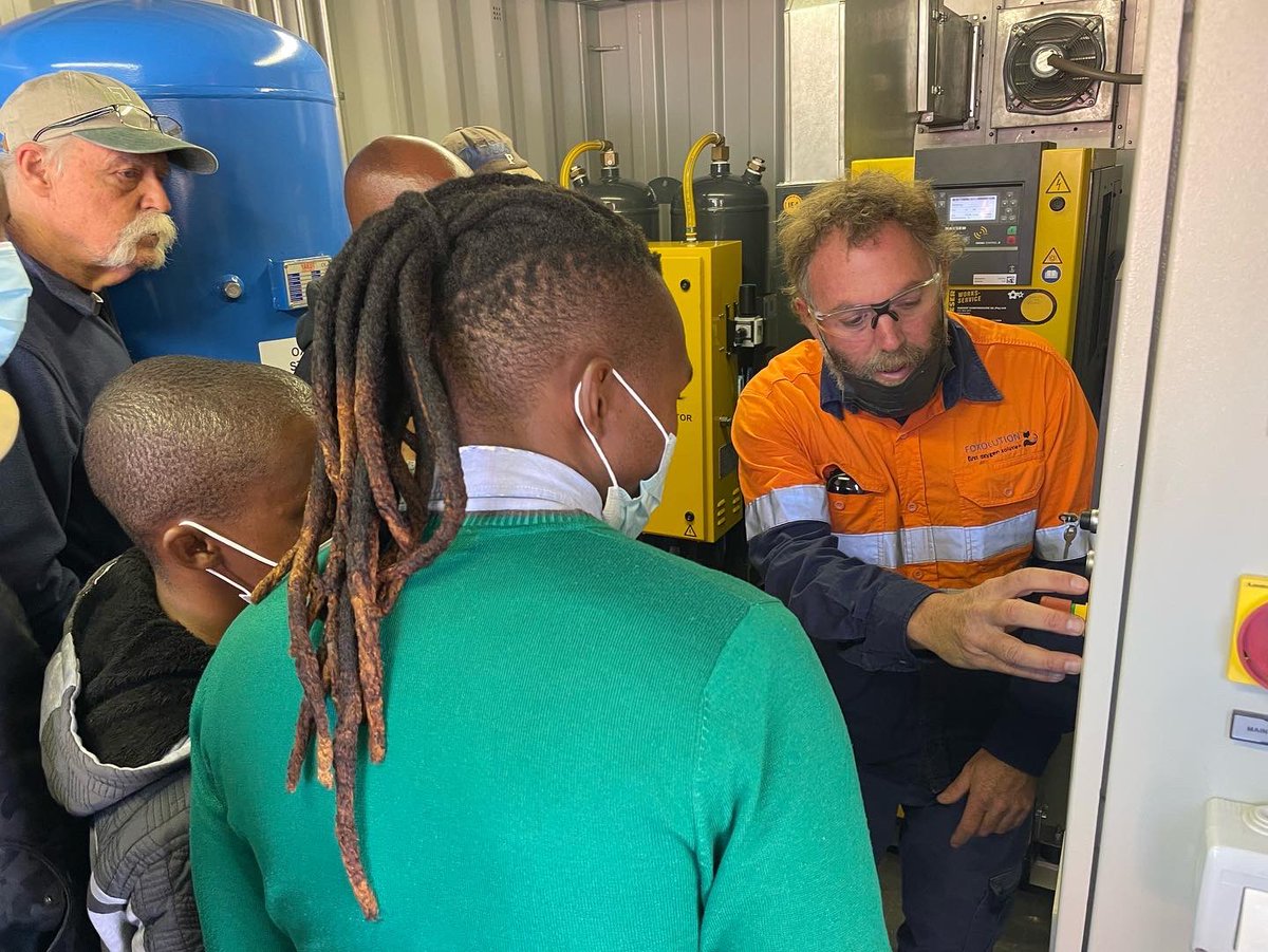 AndrewLJohnston's tweet photo. Thankful for a great week of medical oxygen training in Lesotho!! Healthcare is a human right and O2 is an essential medicine. Let’s scale up O2 access in Africa and do the maintenance that keeps O2 flowing! #buildhealthinternational #bhi #pih 🇱🇸 https://t.co/X91PGowGpm