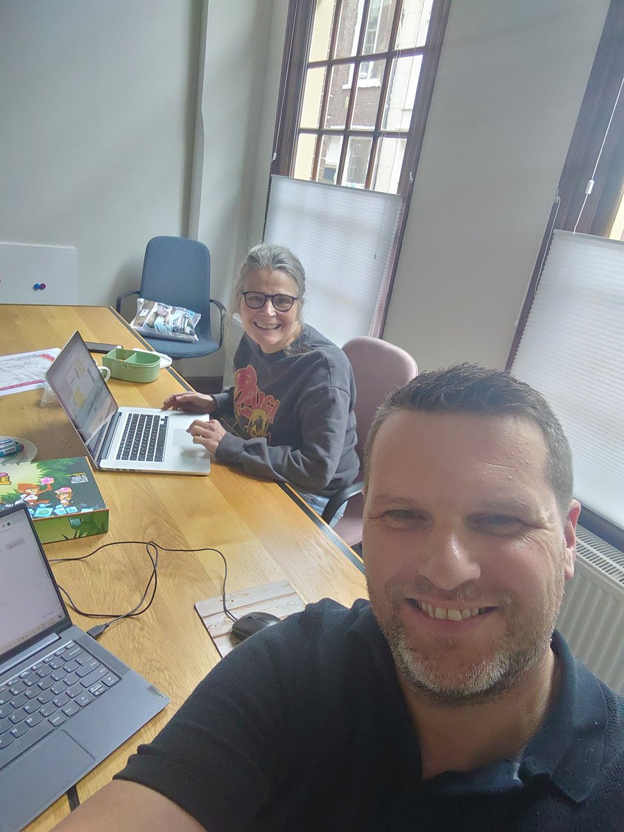 Vrijdag = #mediajungle content dag. Samen met @EvelynVerburgh en <a href="/ankedonders/">anke donders</a> gewerkt aan nieuwe vragen en opdrachten voor onze app. Super belangrijk want content is king!