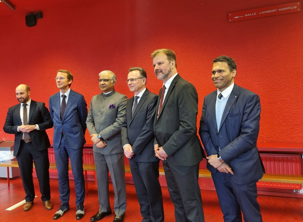 Celebrating
#IndiaAt75
75 yrs of 🇮🇳🇧🇪 diplomatic ties
Amb <a href="/santjha/">Santosh Jha</a> spoke on Recent Trends in Indian Foreign Policy, joined by Rector <a href="/PierreWolper/">Pierre Wolper</a> &amp; Prof. Christian Behrendt at 
<a href="/UniversiteLiege/">Université de Liège</a>.Engaging interaction with bright young minds on  🇮🇳
<a href="/IndianDiplomacy/">Indian Diplomacy</a>