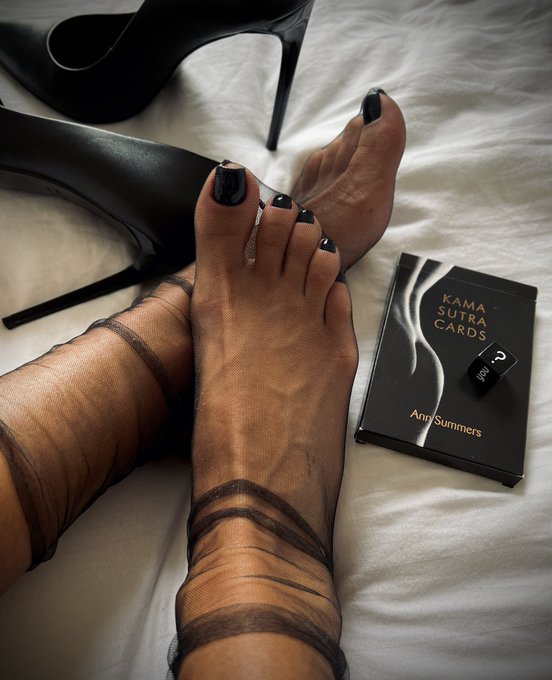 Let&rsquo;s play a game! Who draws first? 🃏https://t.co/ulli30A2ix🃏https://t.co/TbylDUc6ax🃏https://t.co/7mToOXDUz1🃏#nylon<a href="/tag/footfetish"class="tags"><span>#footfetish</span></a><a href="/tag/highheels"class="tags"><span>#highheels</span></a><a href="/tag/feet"class="tags"><span>#feet</span></a><a href="/tag/nylon"class="tags"><span>#nylon</span></a><a href="/tag/blacknails"class="tags"><span>#blacknails</span></a>