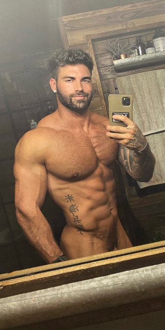 Putting that good size on💪🏽 https://t.co/rzaiC9kgOQ https://t.co/mTjU8PHtUp