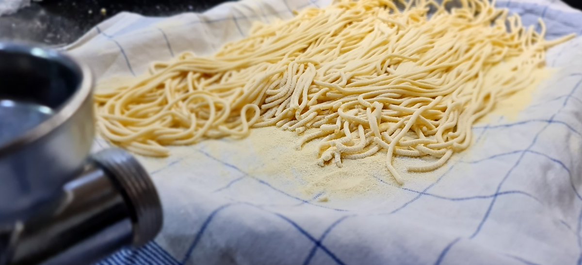 GloriouslyGood's tweet photo. Spaghetti alla carbonara, con spaghetti freschi 

Spaghetti carbonara made with fresh Spaghetti 

Recipe: 
https://t.co/nSUQEm04bq

#spaghetti #carbonara #spaghetticarbonara #spaghettiallacarbonara https://t.co/dpICF2sYTD