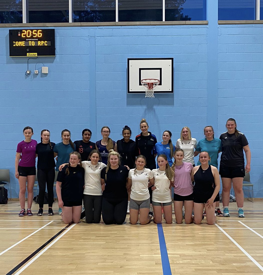 16_taylorr's tweet photo. Dundee circle defence Positional Workshop  @SirensNetball 👏👏👏 https://t.co/k8xSCaXdCk