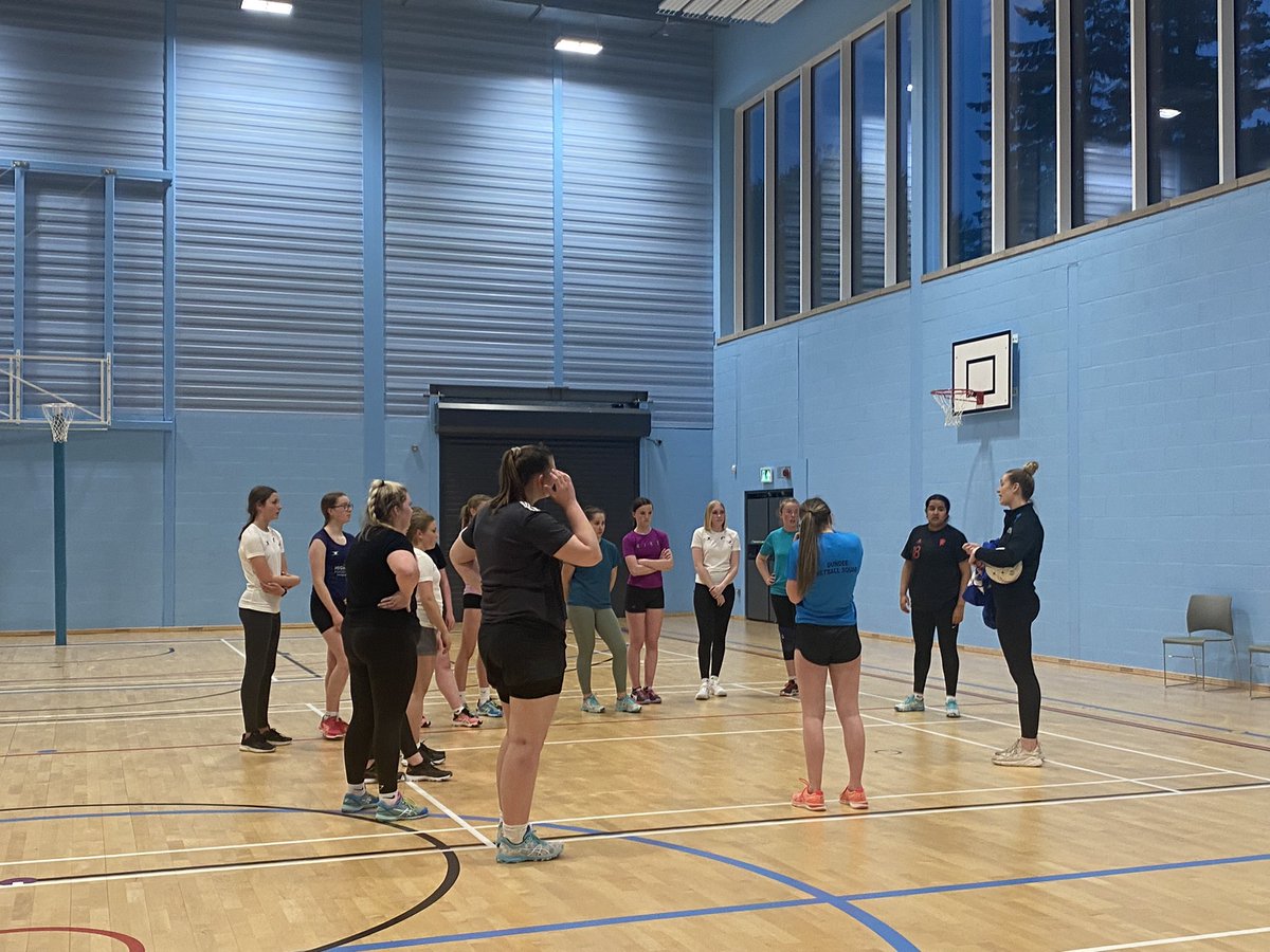16_taylorr's tweet photo. Dundee circle defence Positional Workshop  @SirensNetball 👏👏👏 https://t.co/k8xSCaXdCk