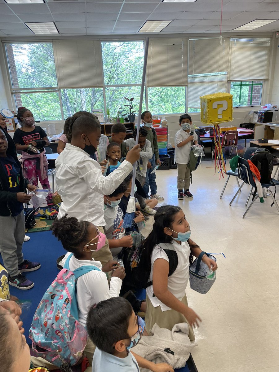 DLI3rd's tweet image. We BEAT THE TEST piñatas!!! Vamos a superar la prueba de Georgia Milestones con ánimo!!!