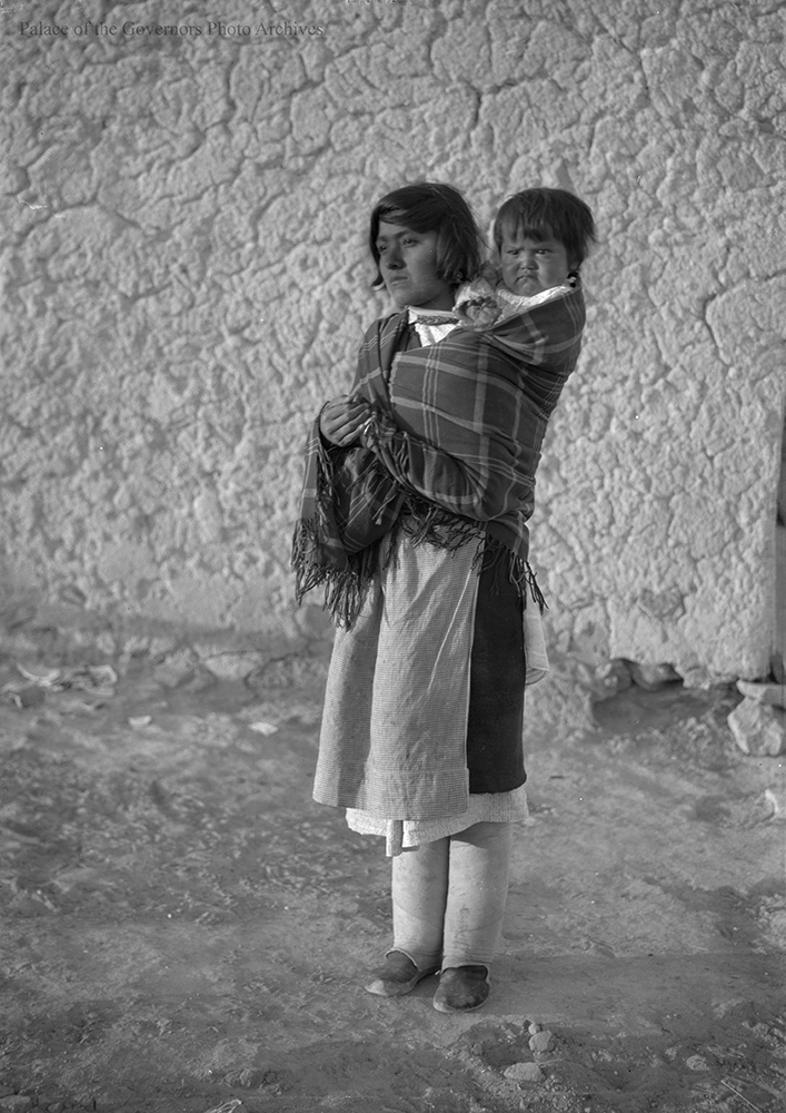 #Woman carrying #baby, #LagunaPueblo, #NewMexico, 1920 - 1930?
Photographer: Herman S. Hoyt (POG 072593)