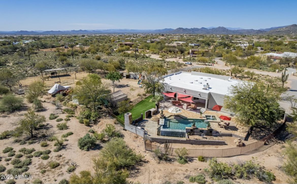 RyanGWyatt's tweet photo. Finally closed today on our first investment property! 🙌🏼 We are so excited about this new venture and can’t wait to make this property ready for people to come relax, play, work, gather and so much more. We’ll be posting all the things we are doing and when it is up and ready! https://t.co/cGKeBf2gTI