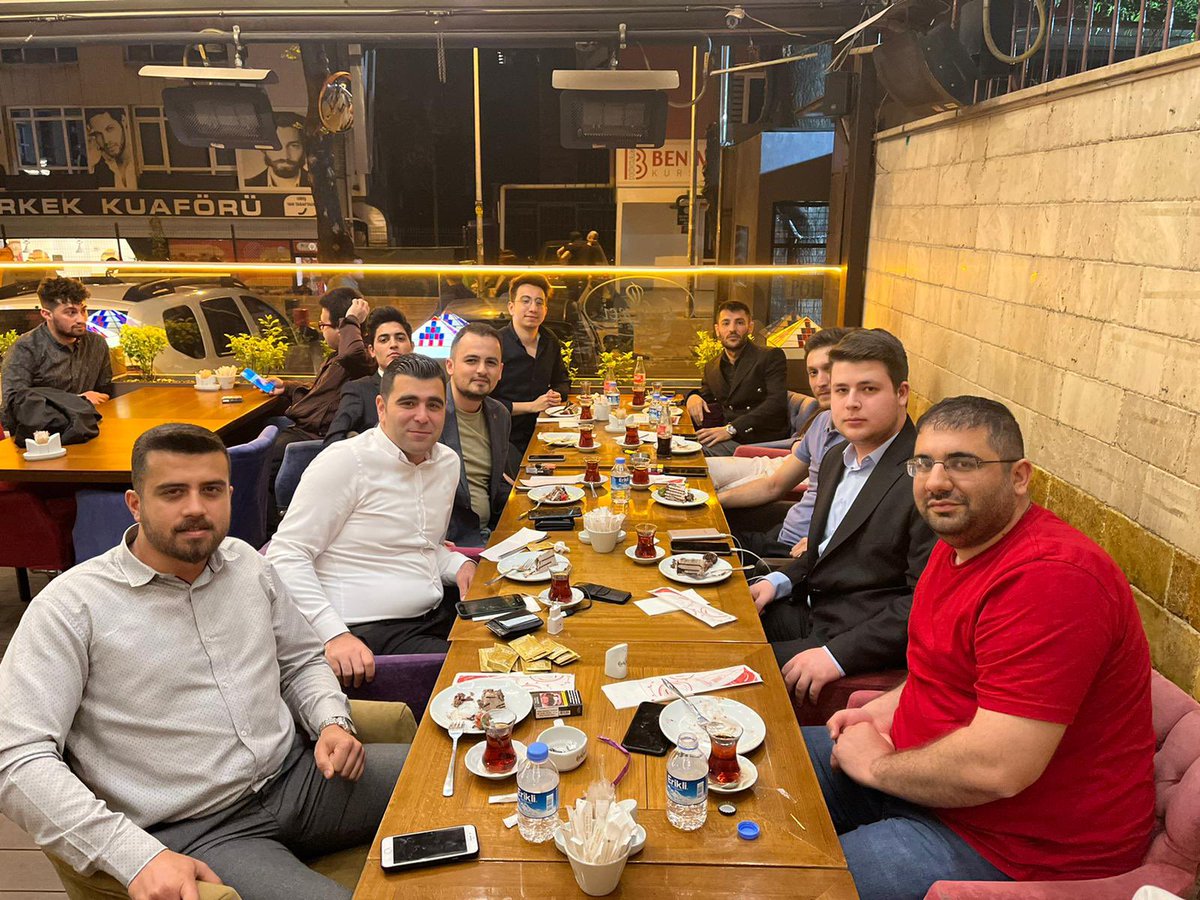 Ankara İl Gençlik Çalışmaları olarak İlçe Gençlik Başkanlarımızla birlikte iftarda buluştuk. Katılımlarından ötürü tüm ilçe gençlik başkanlarımıza teşekkür ederiz. Hep birlikte Ankara’nın gençlerine DEVA olmak için çalışacağız. #GençliğinDEVAsı