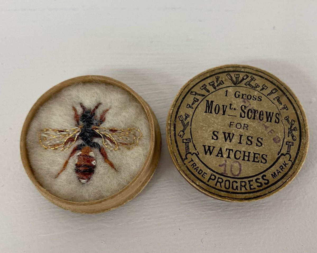 I can’t begin to tell you just how amazing @blackdoglydia new FiftyBees V exhibition is. It’s <a href="/ACEartsSomerset/">ACEarts</a> until May 14th. It is fantabulous! Go while you can. Fifty exquisite lifelike bee species all crafted from gold &amp; silk &amp; wool &amp; felt in divine vintage pots! #beeporn
