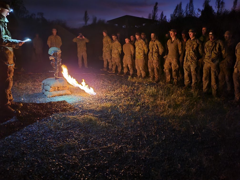Coral Platoon paused and commemorated ANZAC Day this year in a field service. Reflecting on those that came before them and their part of the ANZAC tradition. #lestweforget #DutyFirst
