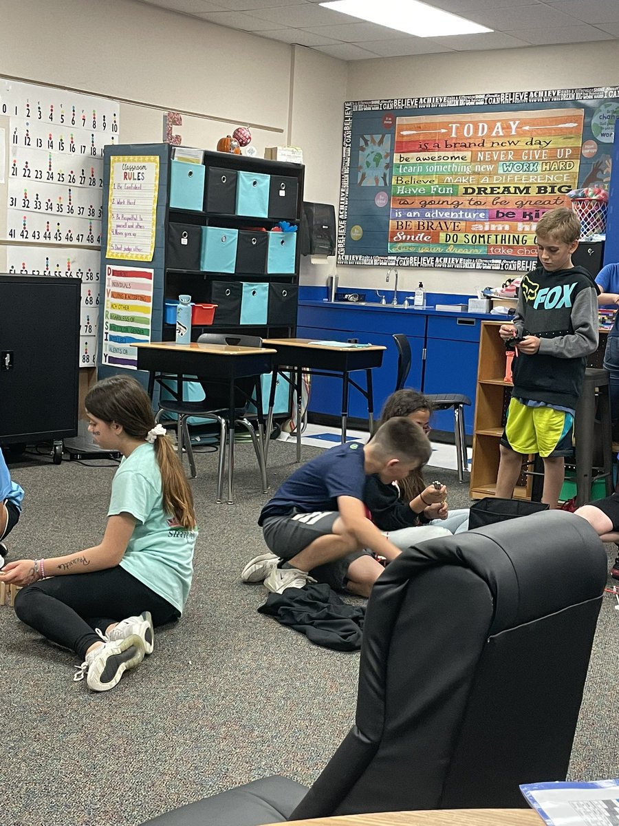 RZEmathantics's tweet photo. Just watching my students be kids warms my heart.  Some chose to play math games…yay. Best day ever.  #FieldDay #lpgreatthings @RIZZUTOELEM https://t.co/98tQKFE5fP