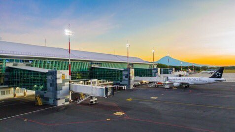 AeroSanSalvador's tweet photo. Nos unimos al Challenge #AirportTwitter con army!💜

Cause we don't need permission to dance!💜✌️ 🇸🇻 #ElSalvador 
#BTS_twt #BTSArmy @BTS_twt https://t.co/96qS4tBjjY
