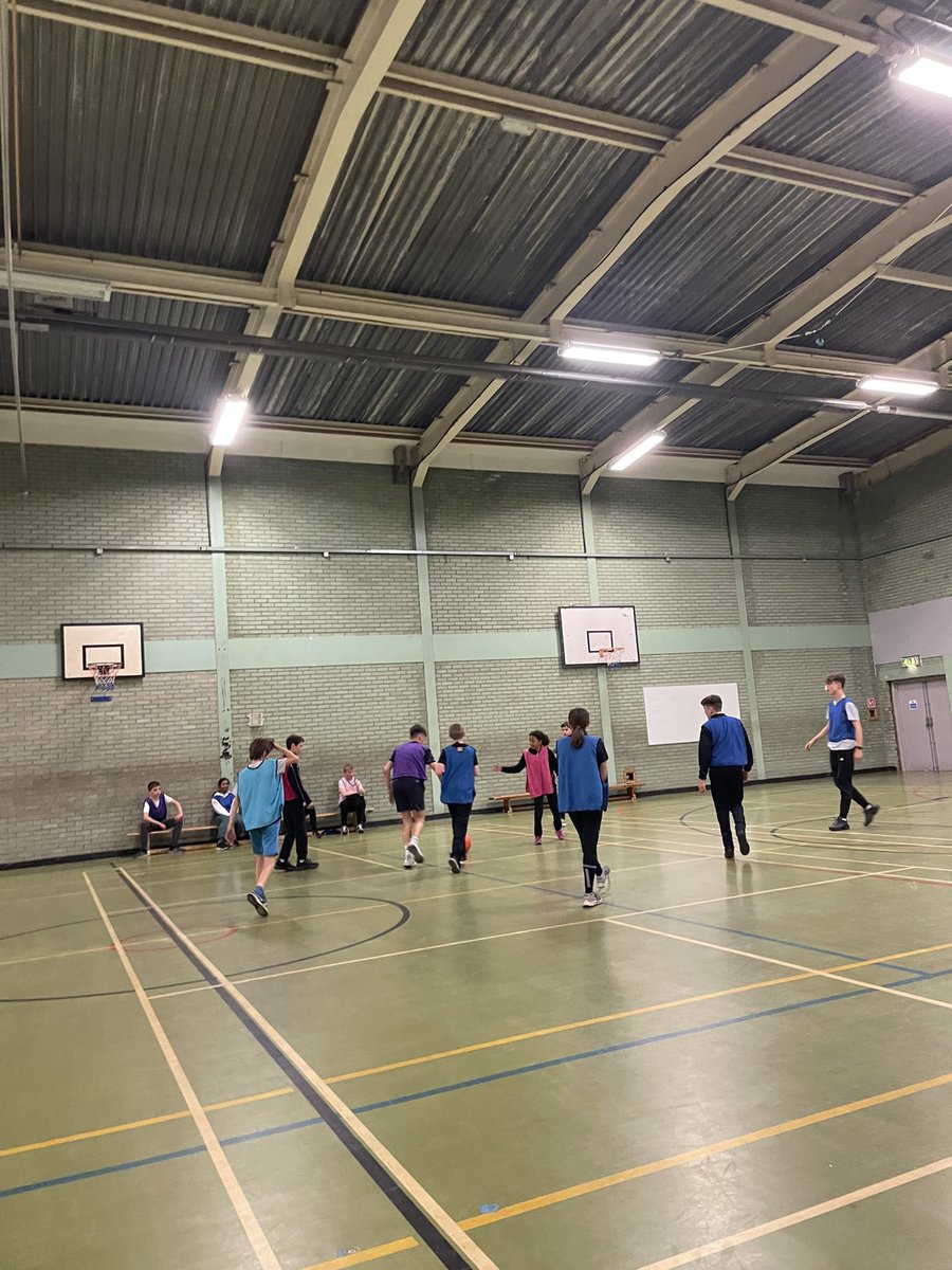 AshManorPE's tweet image. Basketball time 🏀⛹️‍♀️ #bunnies #duracel #threepointers