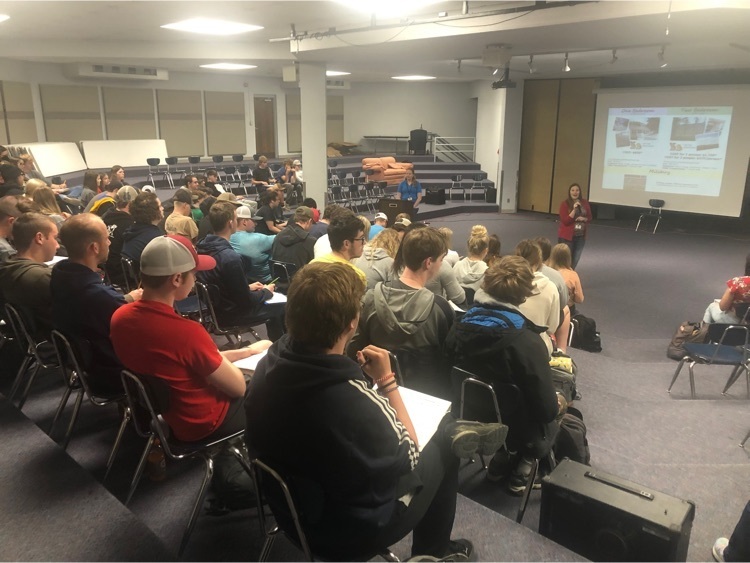 HHSbulldogsIL's tweet photo. HHS students enjoying the Scott Credit Union CU Reality program today!  Mrs.  Heinz sponsored this event. https://t.co/UEv9wllbHJ