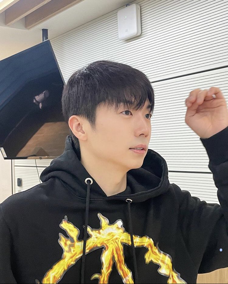         !!    Happy birthday Jang Wooyoung!  