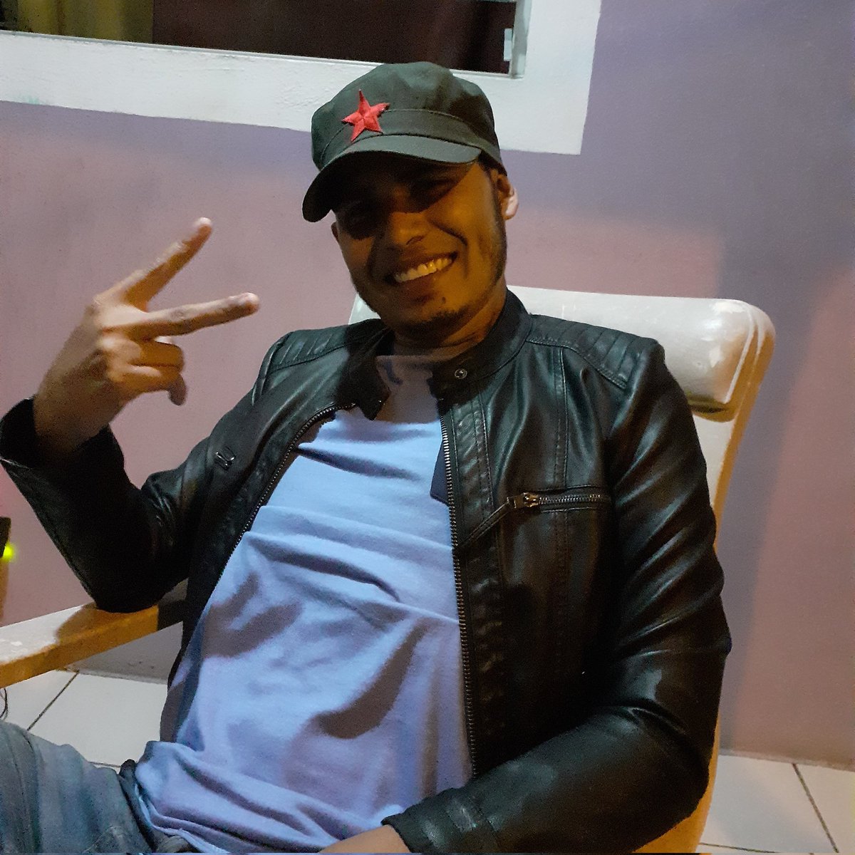 LGosth66's tweet photo. #NuevaFotoDePerfil https://t.co/40gYiLPBGU