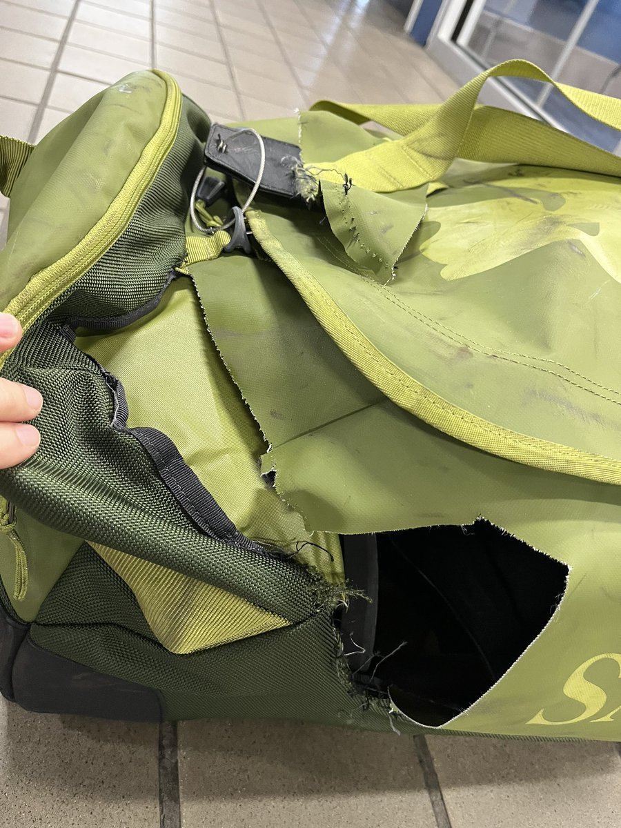 zoomerpc's tweet photo. @JetBlue On April 12 my bag was ruined on a BOS/LGA Flight. Your customer service rep made only two phone attempts to call me to rectify the matter. Please prioritize this customer service recovery. https://t.co/knWFKdoE86