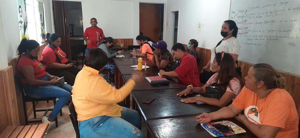MisionesPsuv's tweet photo. Hoy viernes 29 de abril los y las integrantes del partido socialista del mcpio., Ezequiel Zamora del estado Cojedes de la mano de las y los delegados del congreso, nos encontramos debatiendo el Código para la honestidad, ética y disciplina revolucionaria de la militancia del PSUV https://t.co/n8FwAwG2u5