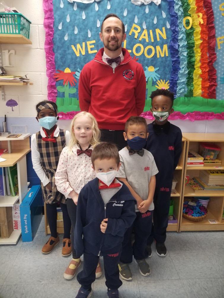 SMSCrusader's tweet photo. The expression: imitation is the most sincerest form of flattery, couldn’t have been more true today! Principal Lamont typically wears a bow-tie 🎀 every Friday & in honor of #PrincipalAppreciationDay, we all joined him. Thanks to our HSA for organizing this fun day. #WeLoveSMS https://t.co/rCn3Qo61q6