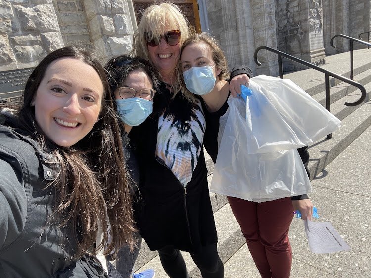 AnaRand6's tweet photo. Amazing Faith Day activities with @alcdsb_ecth,@alcdsb_shrt, @mllebenevides. The most fabulous community walk/scavenger hunt ever!  We helped a stranger carry groceries, wrote notes of kindness and encouragement, donated to charity and so many other awesome things. God is good! https://t.co/Rjx4npsXvv