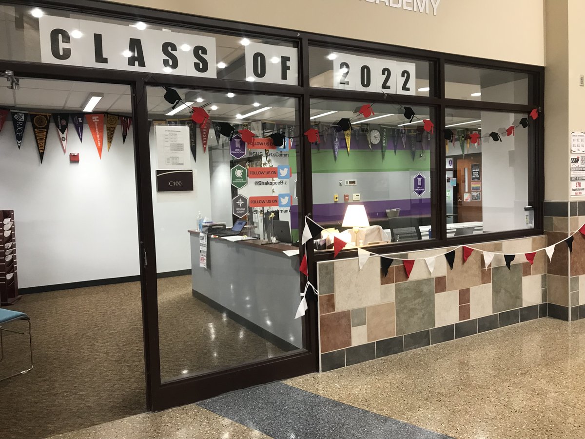 SHSCounseling5's tweet photo. We can't wait for "Class on the Glass" for National Decision Day on Monday @SHSAcademies! #beforepicture https://t.co/T0bHj6AYs3