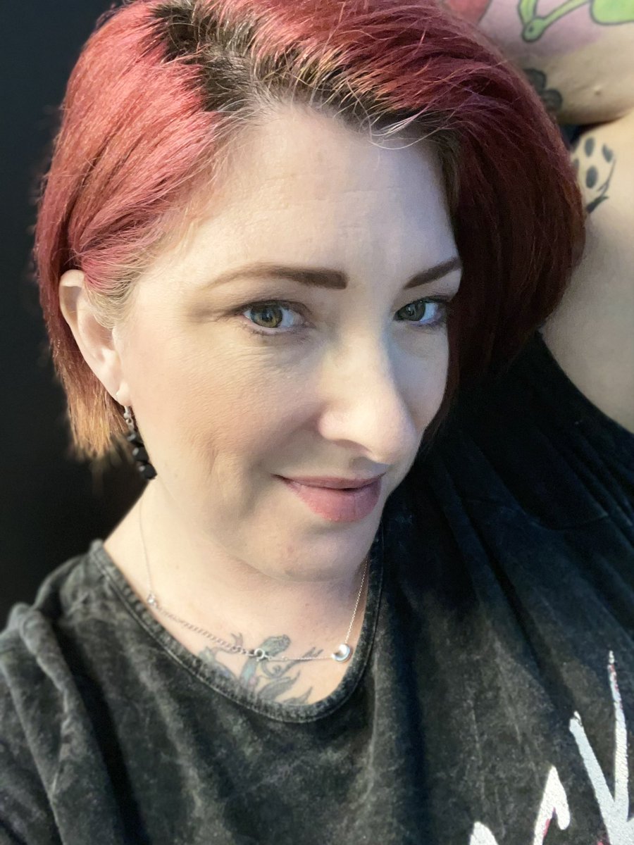 AppleNAngel's tweet photo. I just keep running my fingers through my hair today. I love my new look!!! #redhead #shorthair #newlooksameme https://t.co/3tSx7Q3inR