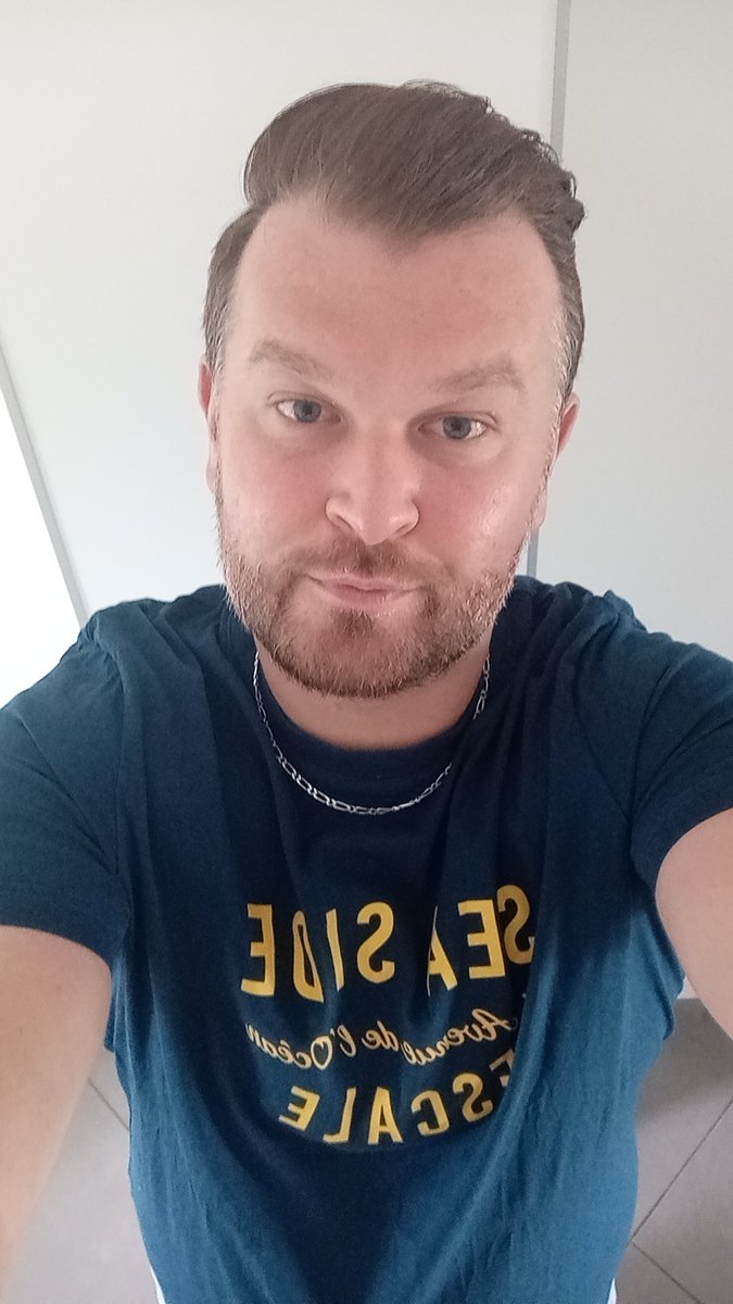 Bon weekend a vous tous
Courage au personne qui travaille comme moi se weekend 😘😘😘😘