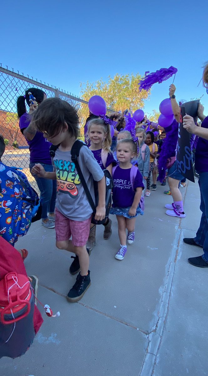ELPASO_ISD's tweet photo. A ROCKING 🎶  good Friday for @weare_milam students!

The 1st Armored Division Band brought the tunes for Milam's Month of the Military Child 👏 "Clap In". Thank you to the band, Milam PTA and the team that helped make this 🇺🇸 celebration a success for our students. #IamEPISD https://t.co/UxCn6fmwEy