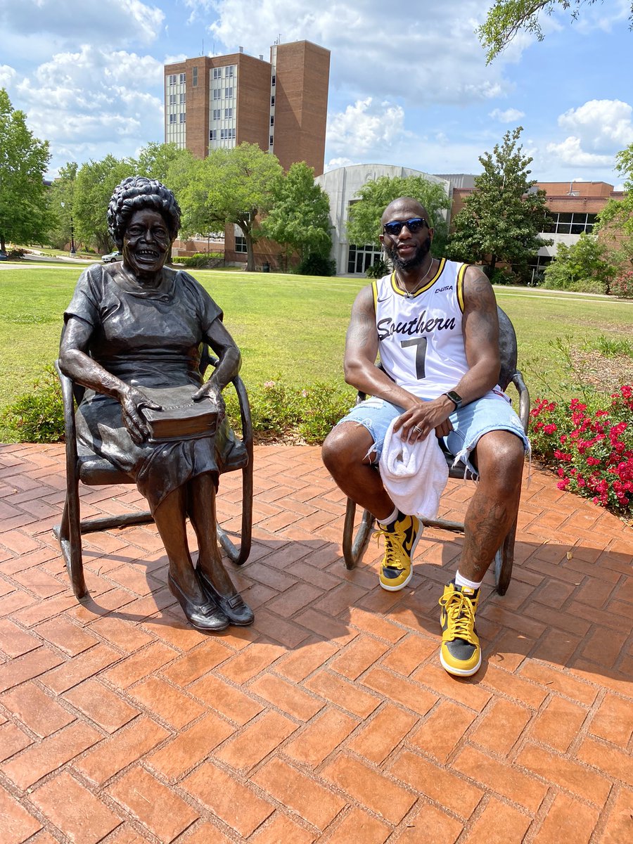 djkujho's tweet photo. Office of the day: Weathersby Lawn🦅 • It’s #CrawfishFest with @usm_smac TODAY at 4:30pm • We have Snowballs by @nanniemacscoffee, a Mechanical bull and @snaparazziphoto providing the 360 Booth…

#SMTTT 

The Good Vibe Ambassador... #GVO #GoodVibesOnly #ProtectYourVibe https://t.co/UCHDHTScSG