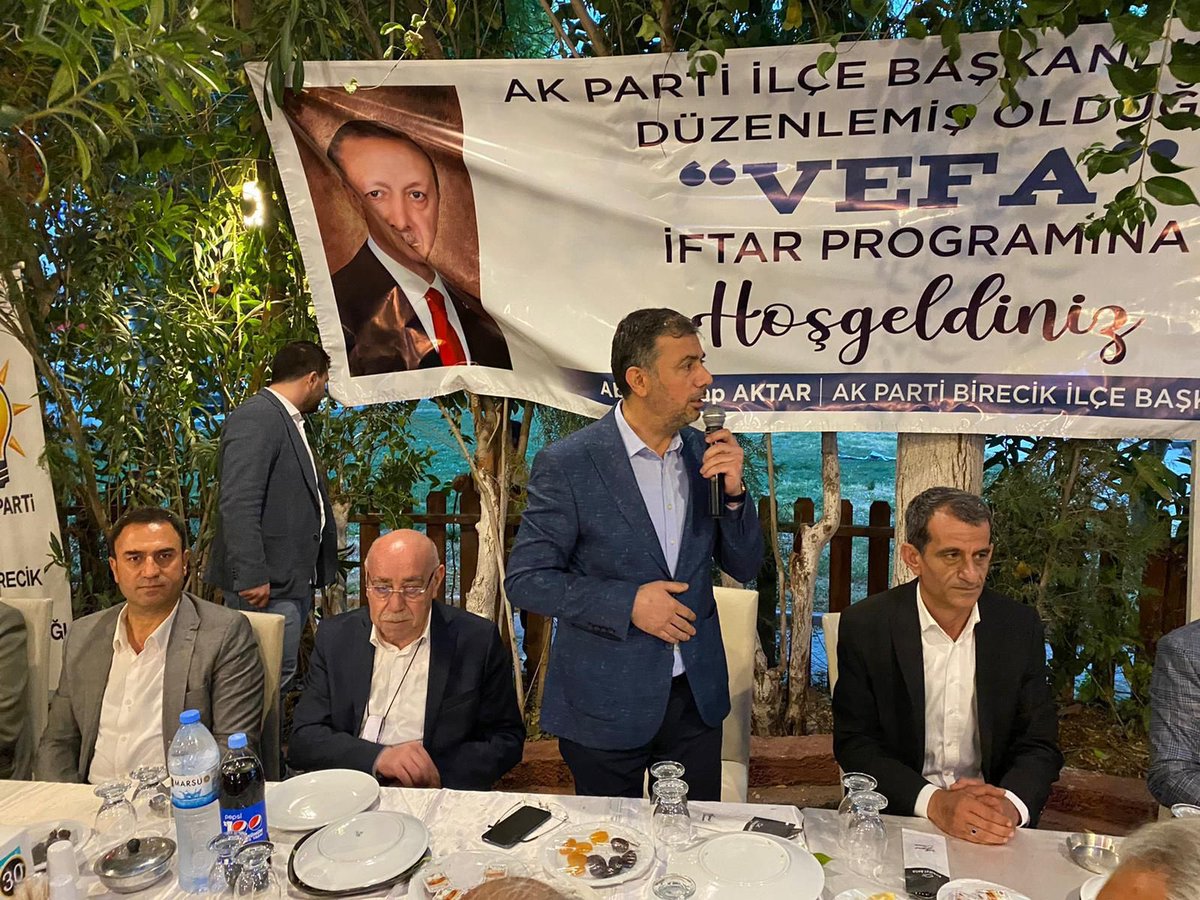 Birecikte vefa buluşmasında İlçe Başkanımız <a href="/vahapaktar/">Vahap AKTAR 🇹🇷</a> Belediye Başkanımız @mmirkelamtr ve Kadın kolları Başkanımız <a href="/Sevim59095057/">Sevim bingöl</a> ile teşkilatlarımızla bir aradaydık.
<a href="/erkankandemir/">Erkan Kandemir</a>