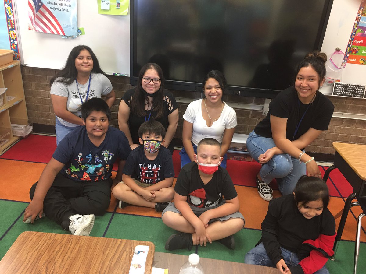 kbooks2017's tweet photo. #Avalos future teachers making a differences #stephenselementary https://t.co/yAhNCDTIlz