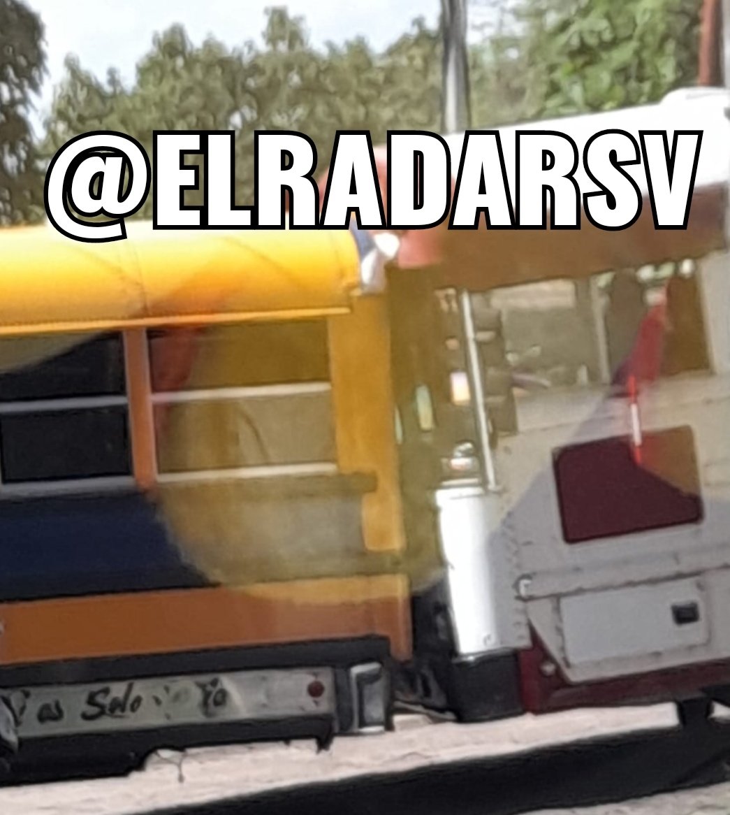 elradarsv's tweet photo. #SantaAna503 #TraficoSV Accidente entre bus y microbus calle vieja a SS a la altura de la salida de Colonia #ElMora antes de llegar a la pasarela. https://t.co/fZDygCEa90