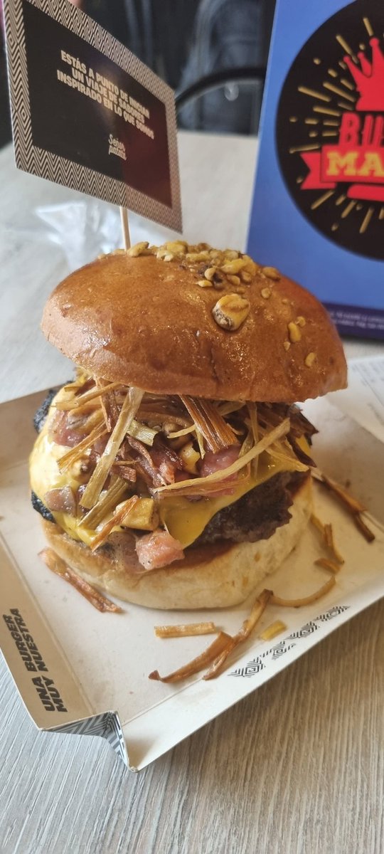MateoMeneses's tweet photo. Recorrido en el #burgermasterco en armenia primer parada probamos la Raza de sr patata. https://t.co/BYXWgk6u1z