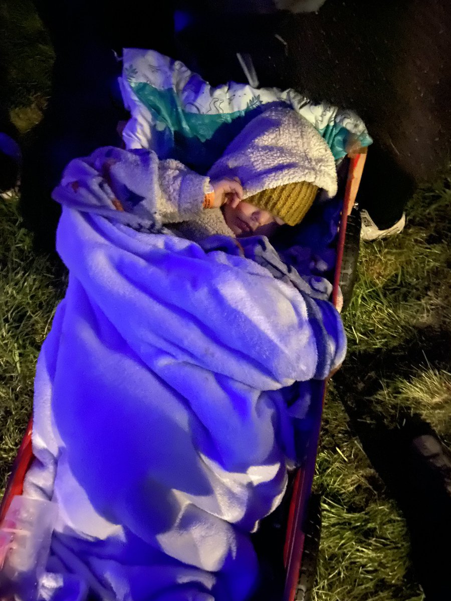 tressal's tweet photo. @NewtonFaulkner great show but he slept through it 😂😂 https://t.co/faMkS9GVrv