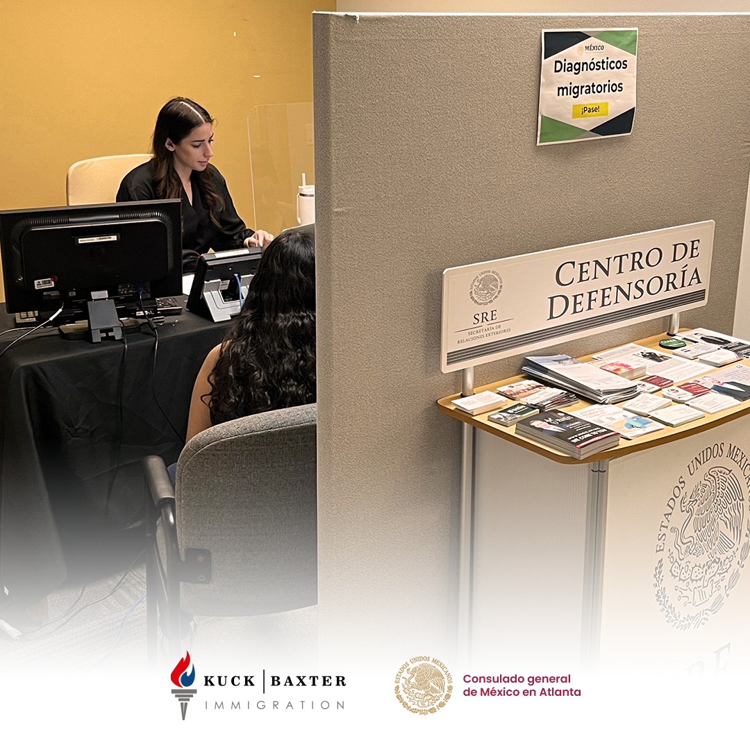 KuckBaxter's tweet photo. Hoy estuvimos en 🏦 el @consulmexatl 🇲🇽México en Atlanta ayudando a la 👨‍👩‍👧‍👦comunidad con asesorias legales. 👨‍⚖️👩‍⚖️

Kuck Baxter Immigration ¡Siempre al lado del Inmigrante!

#inmigracion #usa #inmigrantes #mexico #atlanta #comunidad #abogados #abogadosdeinmigracion  #legal https://t.co/MLQPr2eb3Q
