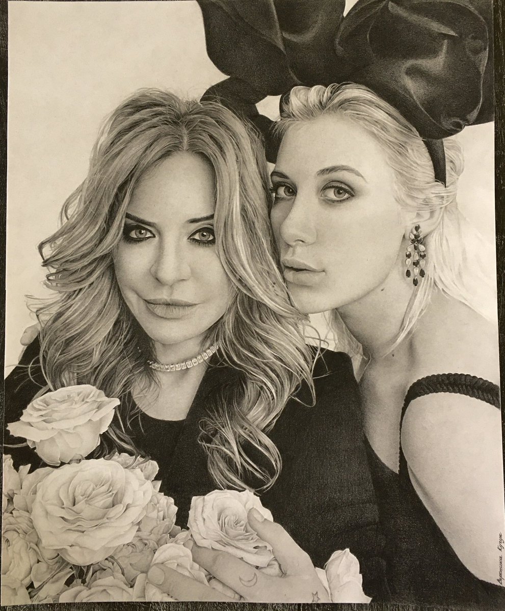 In this portrait I wanted to convey the love of mom &amp; daughter. I hope I did it🤗🥰 Paper, pencil graphite
#art #NFTphotography #artwork #ArtistOnTwitter #graphics #ThatThatFeatSUGA #NFTCommunity #familystrokes #beautiful #NFTs #Pencildrawing #pencil