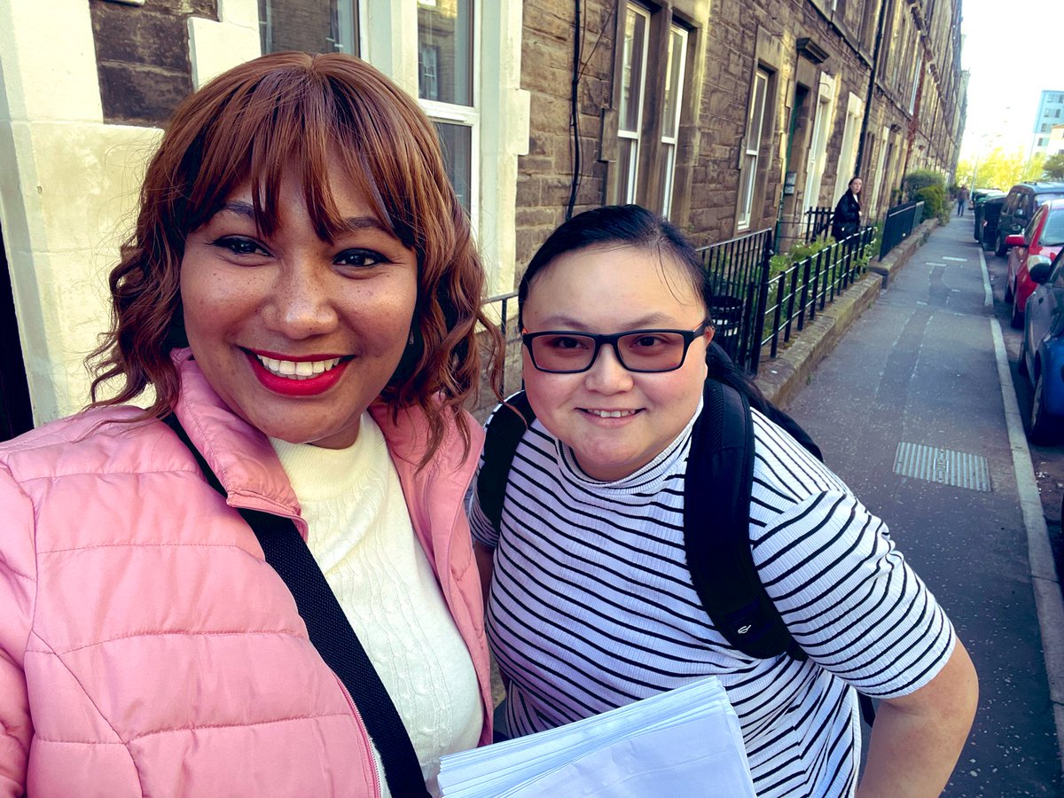 5 more days to go!
👉🏽Delivering for #Edinburgh 
👉🏽Delivering locally 
👉🏽Delivering for you
Getting letters to supporters today with Andy and the @SNPBAME team #glasgow candidate @OluwoleShokunbi and @staycurious18 

#ActiveSNP #voteSNP #council22